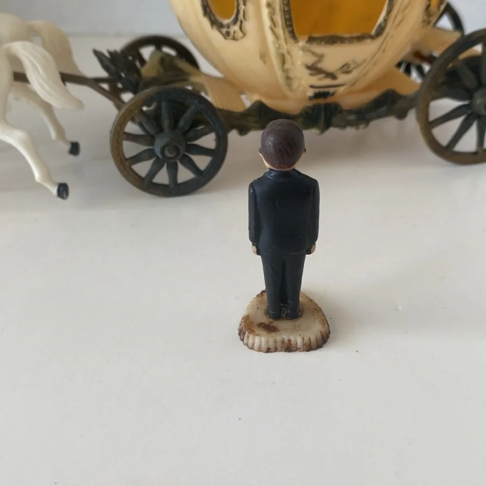 Vintage Wilton Cinderella Carriage Wedding Cake Topper with Bride and Groom